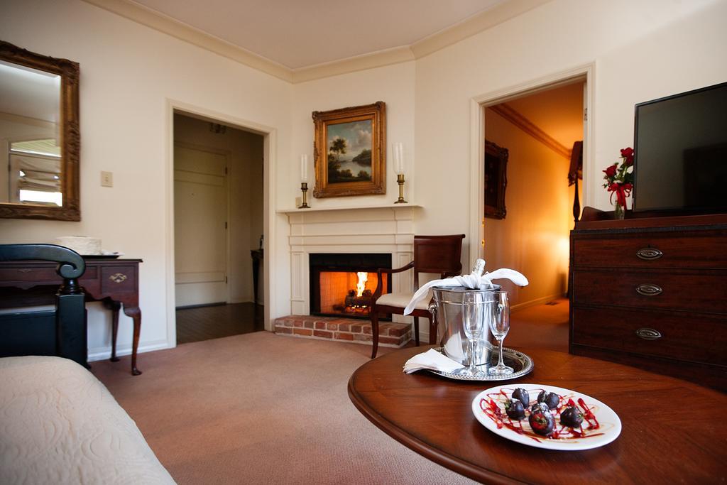 Monmouth Historic Inn ناتشيز، مسيسيبي الغرفة الصورة